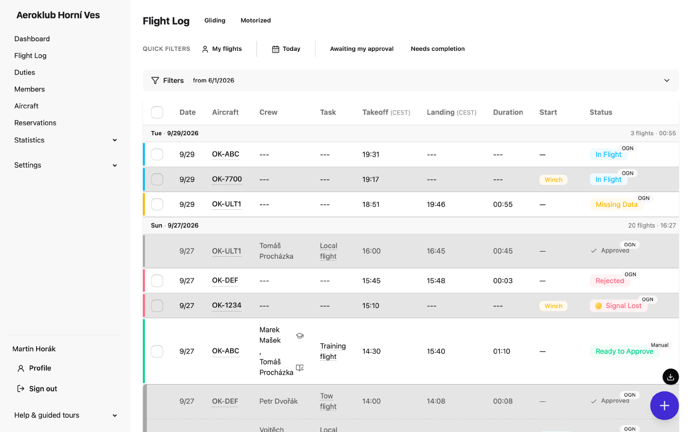 The Flight Log with day bands, tow and glider pairs and coloured status edges
